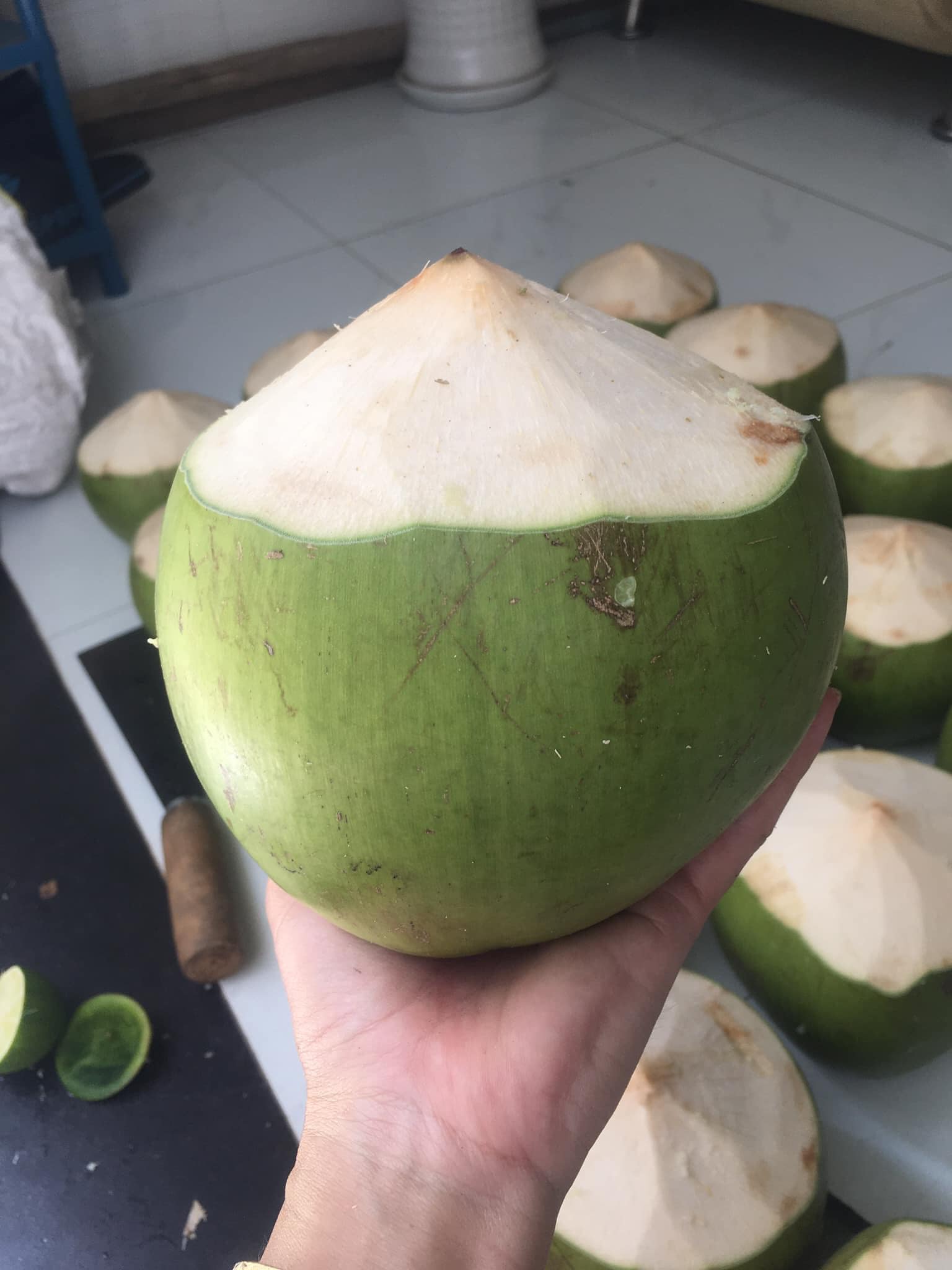 Dừa Mã Lai Gọt Lạnh (size vừa)